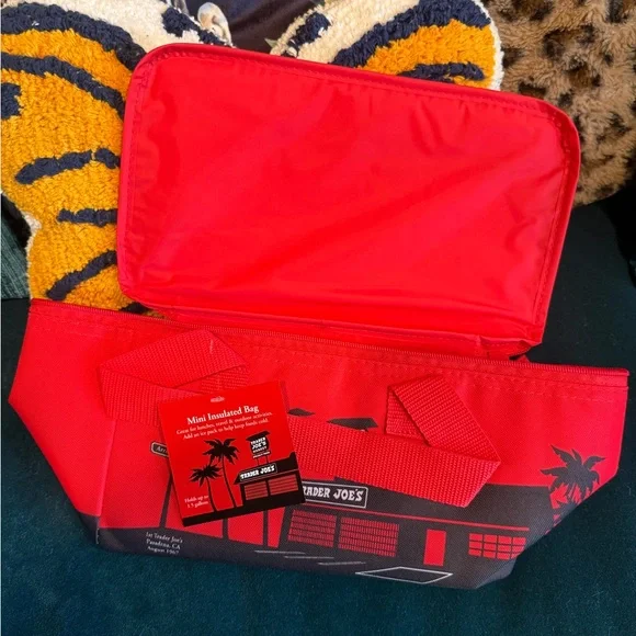 Insulated bag : NOTE THE PRICING IS COMPARATIVELY LOW!!! Please NO HALF OFFERS! - Picture 4 of 7